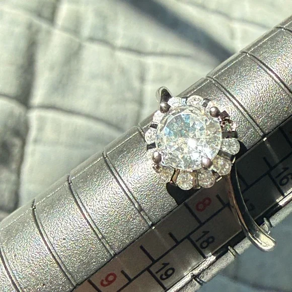 NEW! Pretty Bird Jewelry Classic Halo Solitaire Ring w/Clear Center Stone - Picture 8 of 12